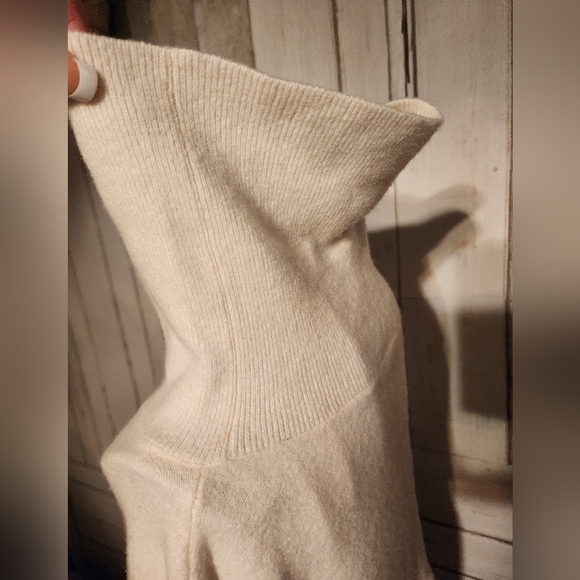 A symmetrical turtle neck sweater. - Picture 3 of 6